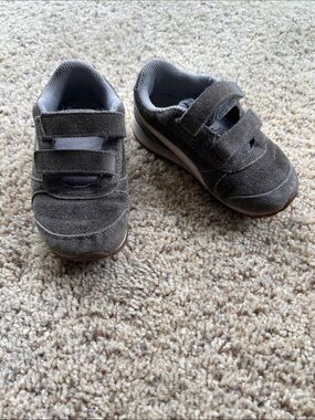 Kids Puma Suede Hook-and-Loop Velcro Sneakers in Gray